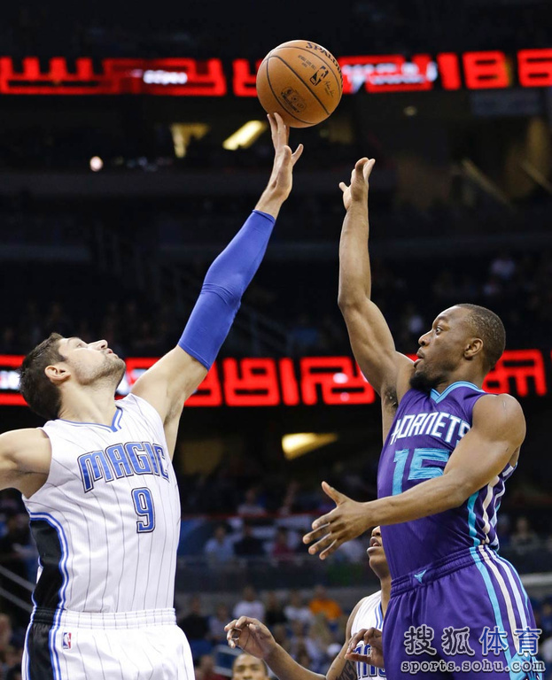  布里奇斯全面发挥篮网客场击败魔术终结两连败